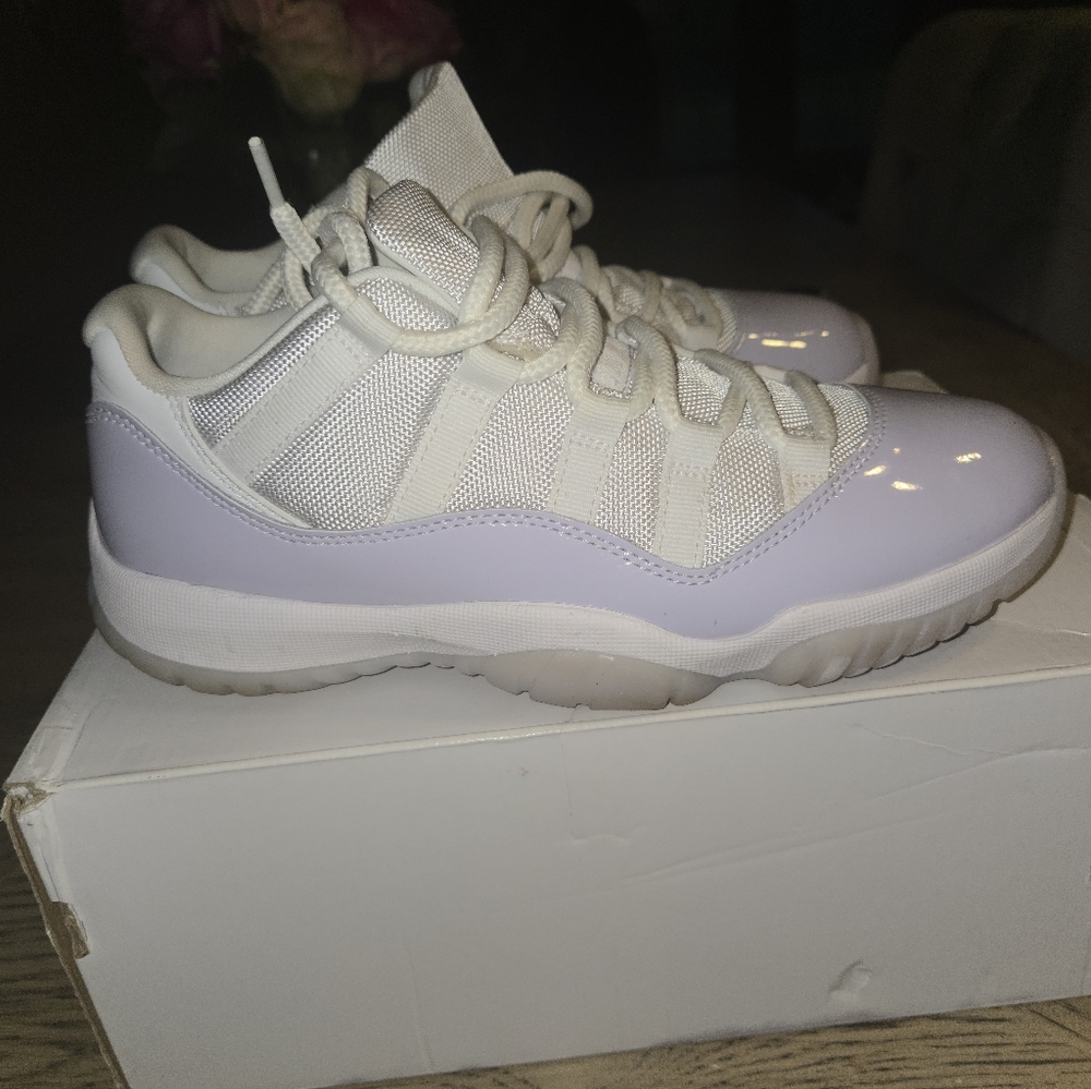 Nike Women's Sneakers in White and Light Purple